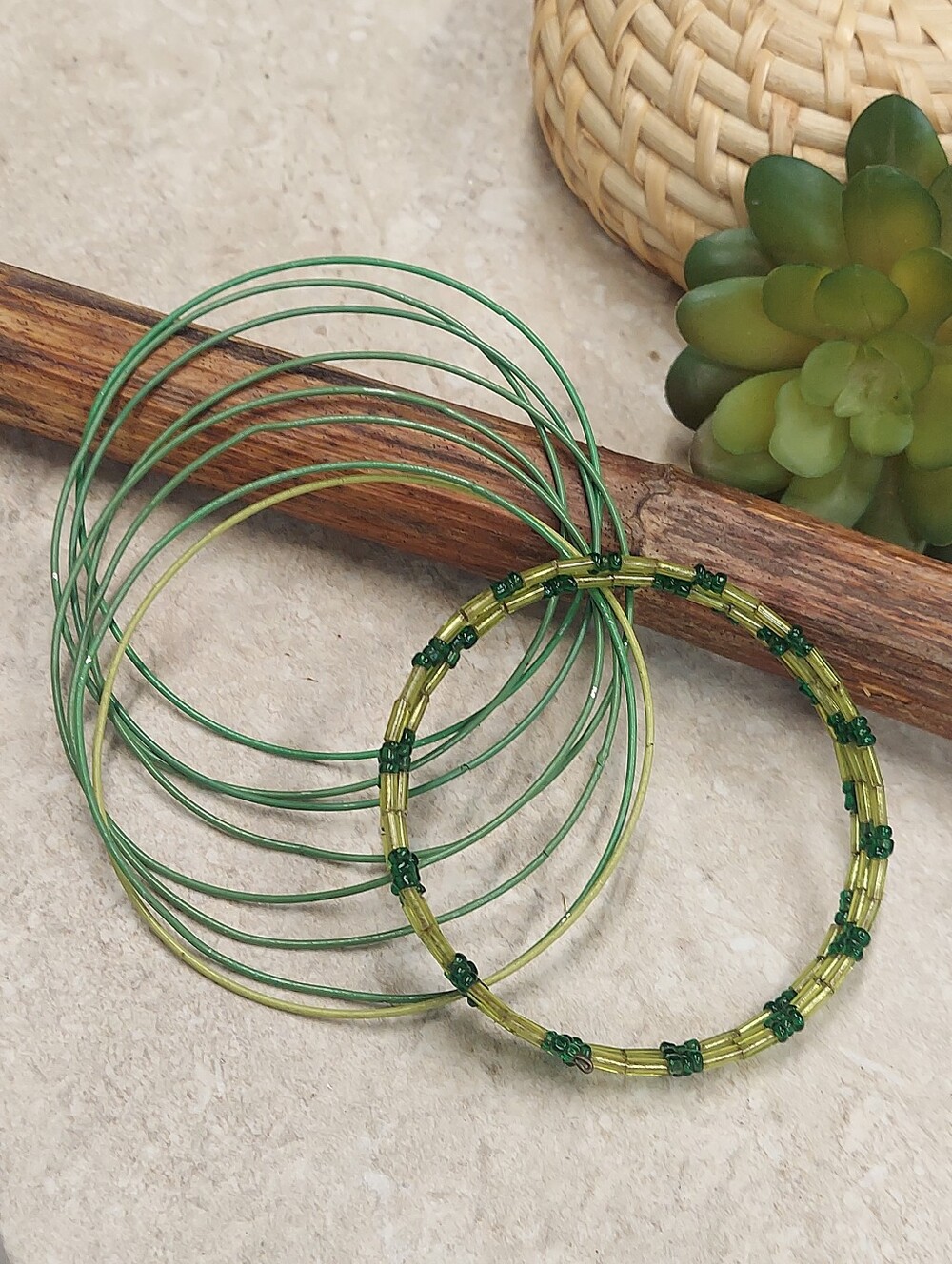 B976 Vintage80s  9 Piece Green Bracelet Bundle 8 Single 1 Memory Wire